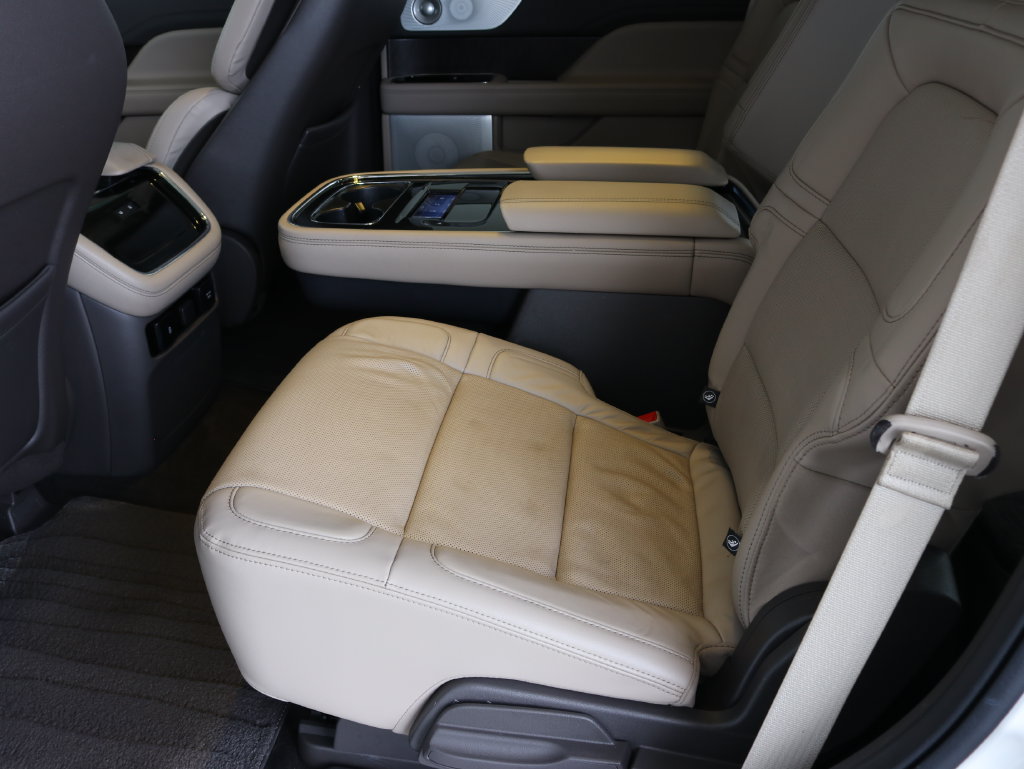 Used 2022 Lincoln Navigator Reserve AWD/4WD image 30