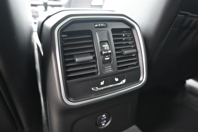 Used 2026 Porsche Macan AWD/4WD image 25