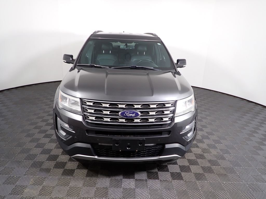 Used 2017 Ford Explorer XLT w/ Equipment Group 202A image 8
