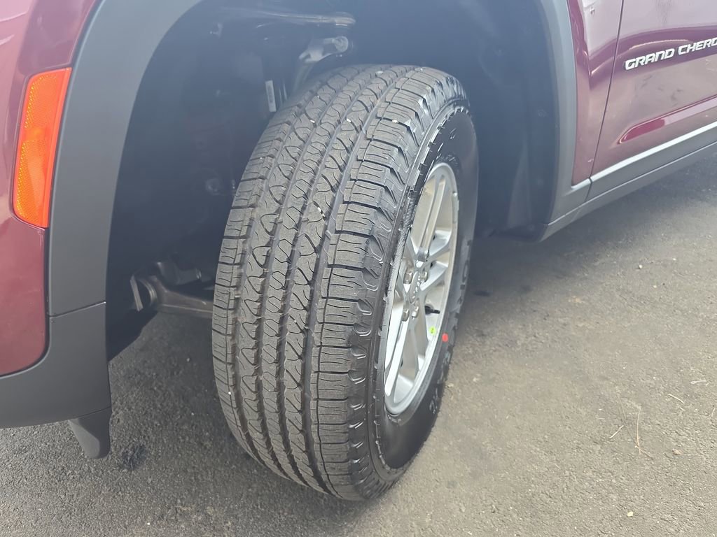 New 2025 Jeep Grand Cherokee Laredo image 33