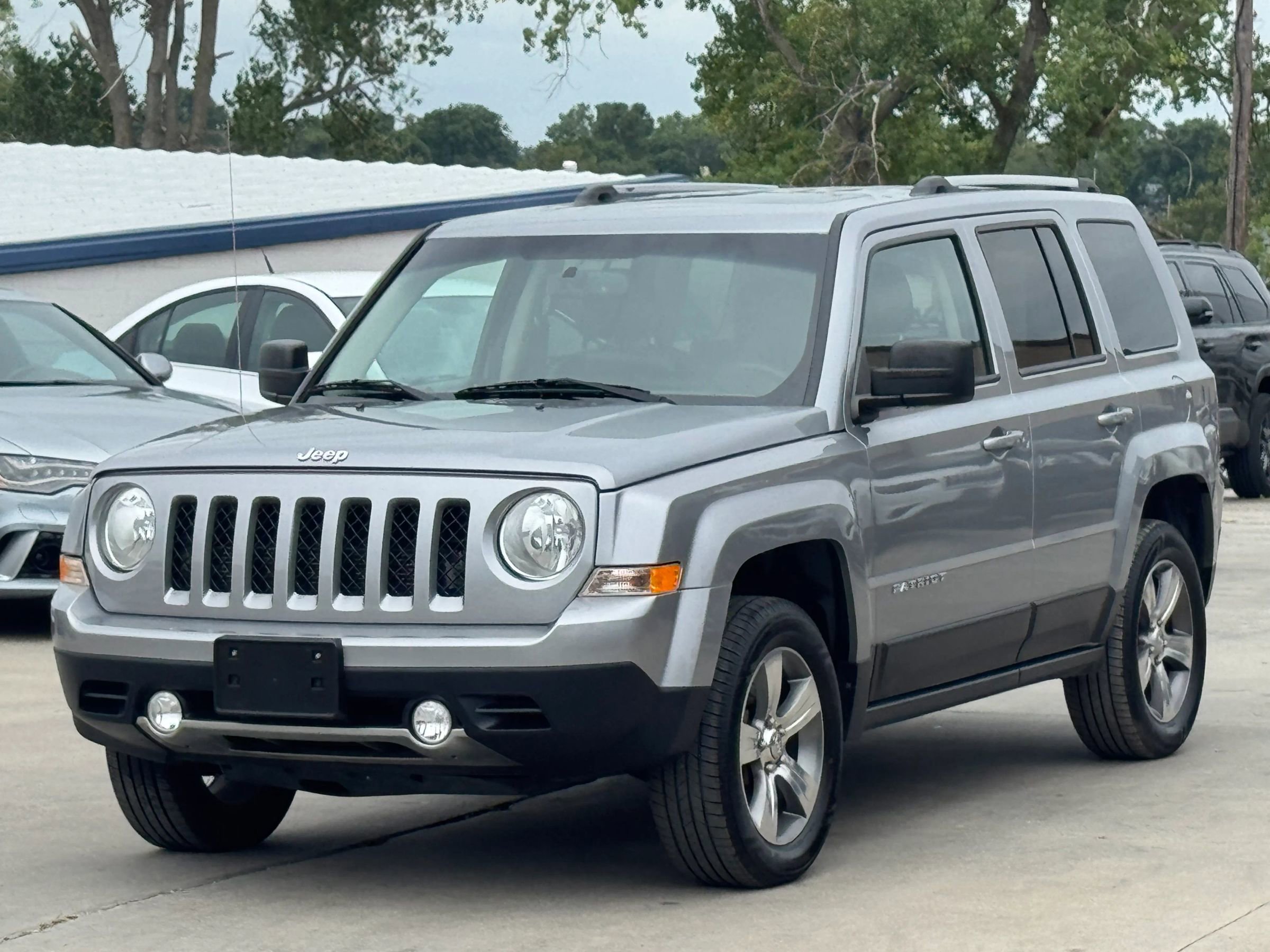 Used 2017 Jeep Patriot High Altitude image 1
