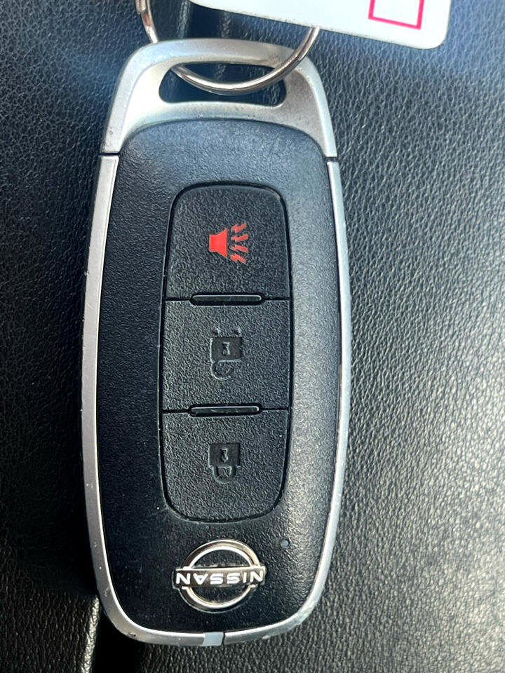 Used 2023 Nissan Rogue S image 17