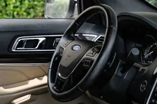 Used 2016 Ford Explorer Limited image 20