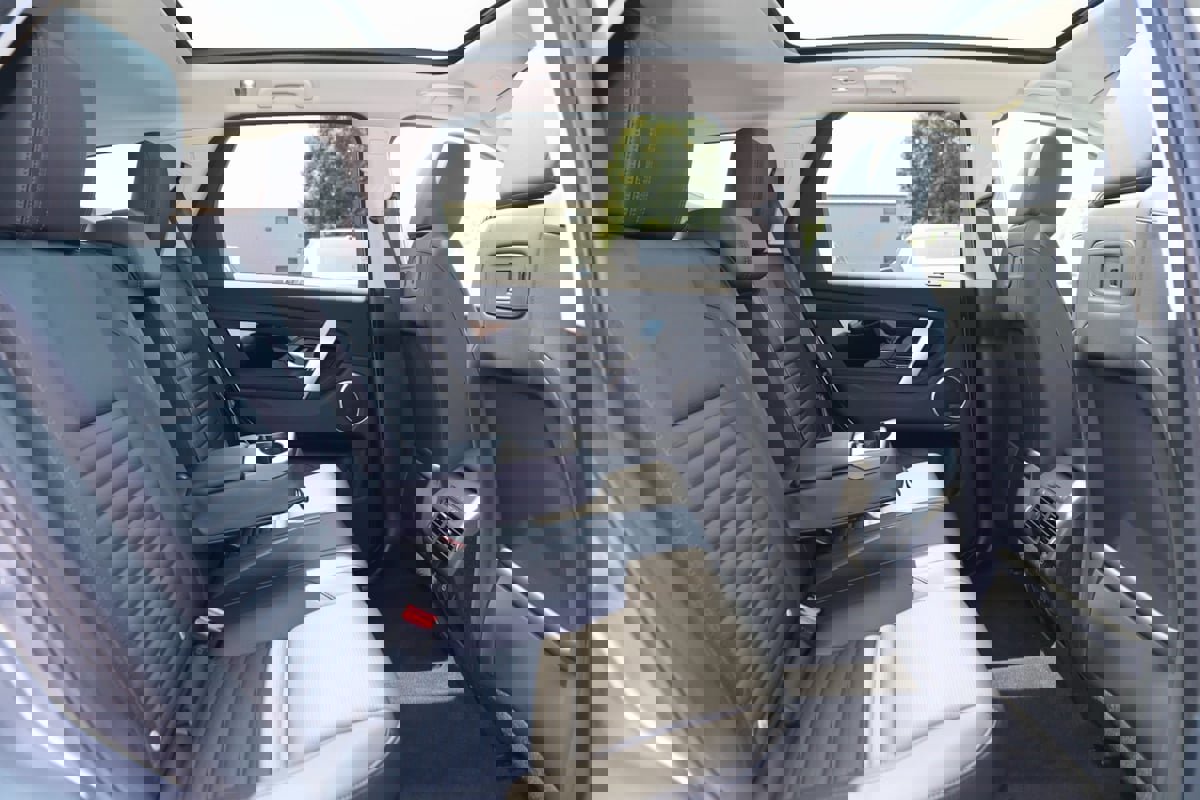 Used 2024 Land Rover Discovery Sport S image 15