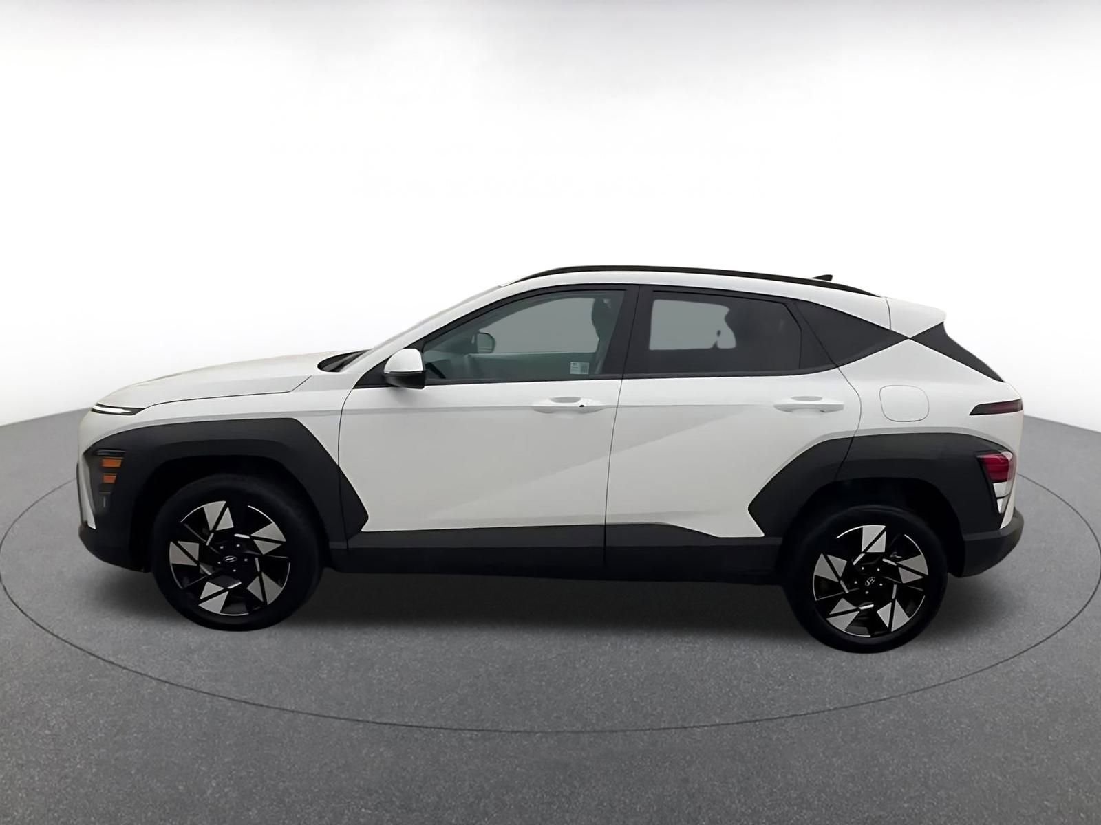 Used 2025 Hyundai Kona SEL image 9
