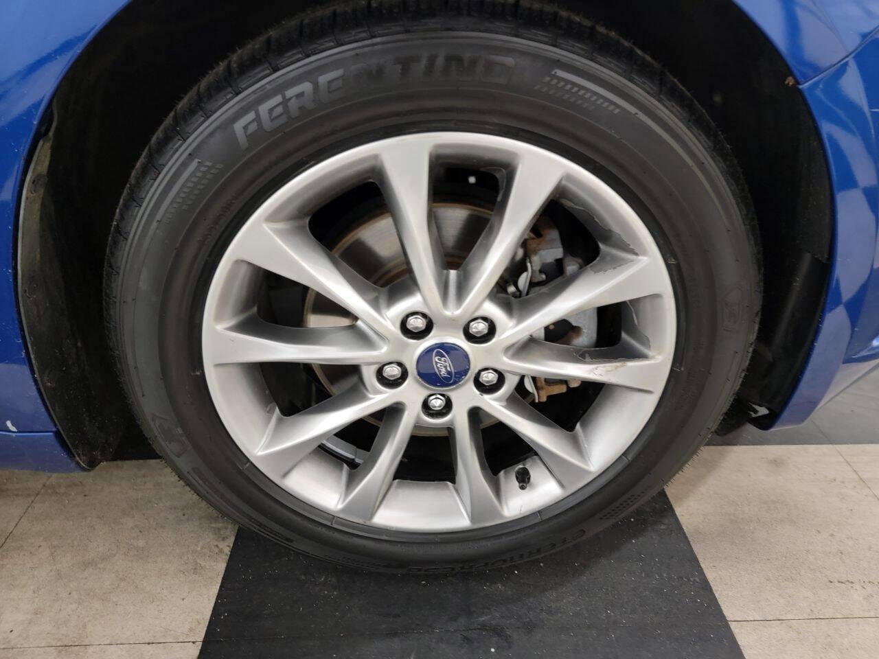 Used 2017 Ford Fusion SE w/ Fusion SE Technology Package FWD image 48