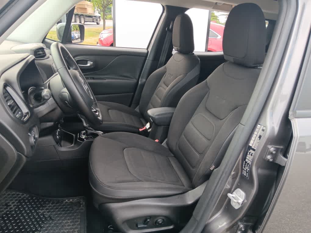 Used 2016 Jeep Renegade Latitude AWD/4WD image 11
