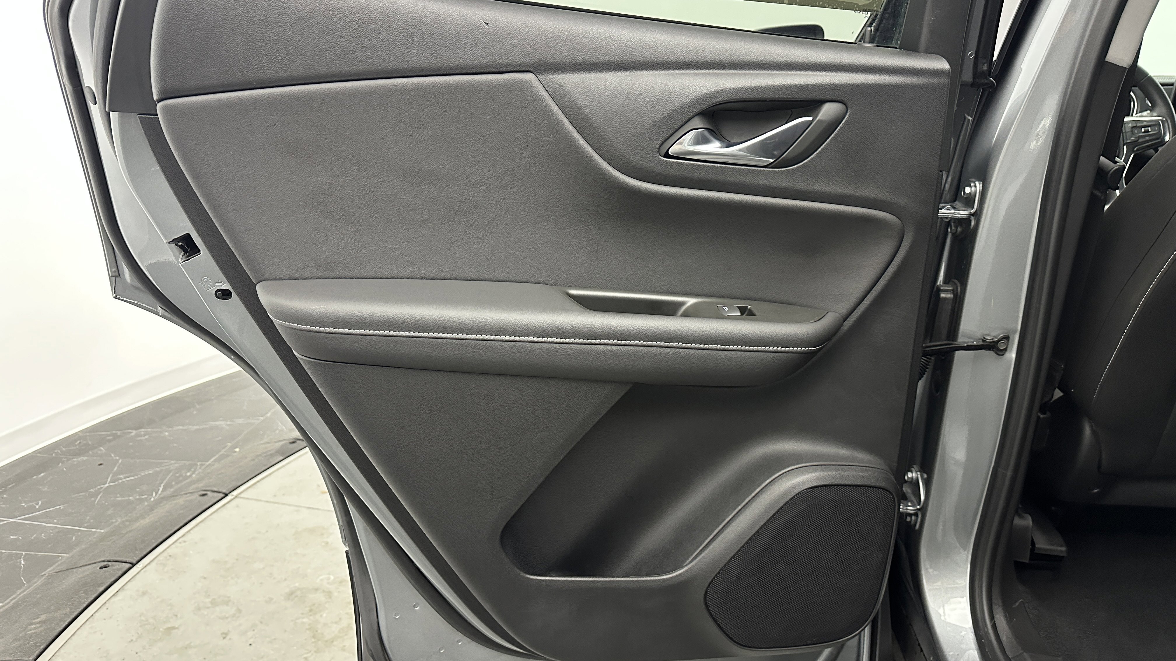 Used 2025 Chevrolet Blazer LT image 27