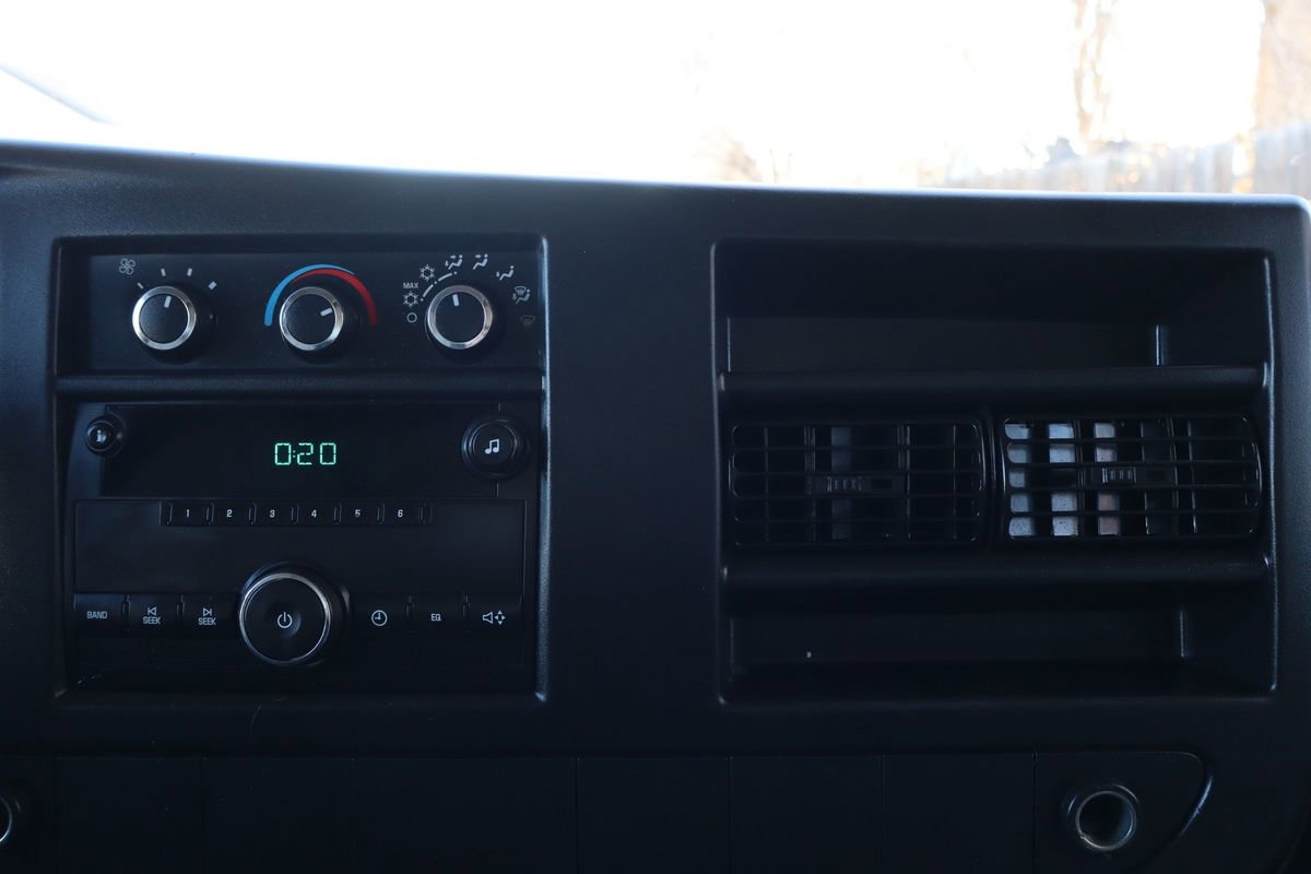 Used 2011 Chevrolet Express 3500 image 31