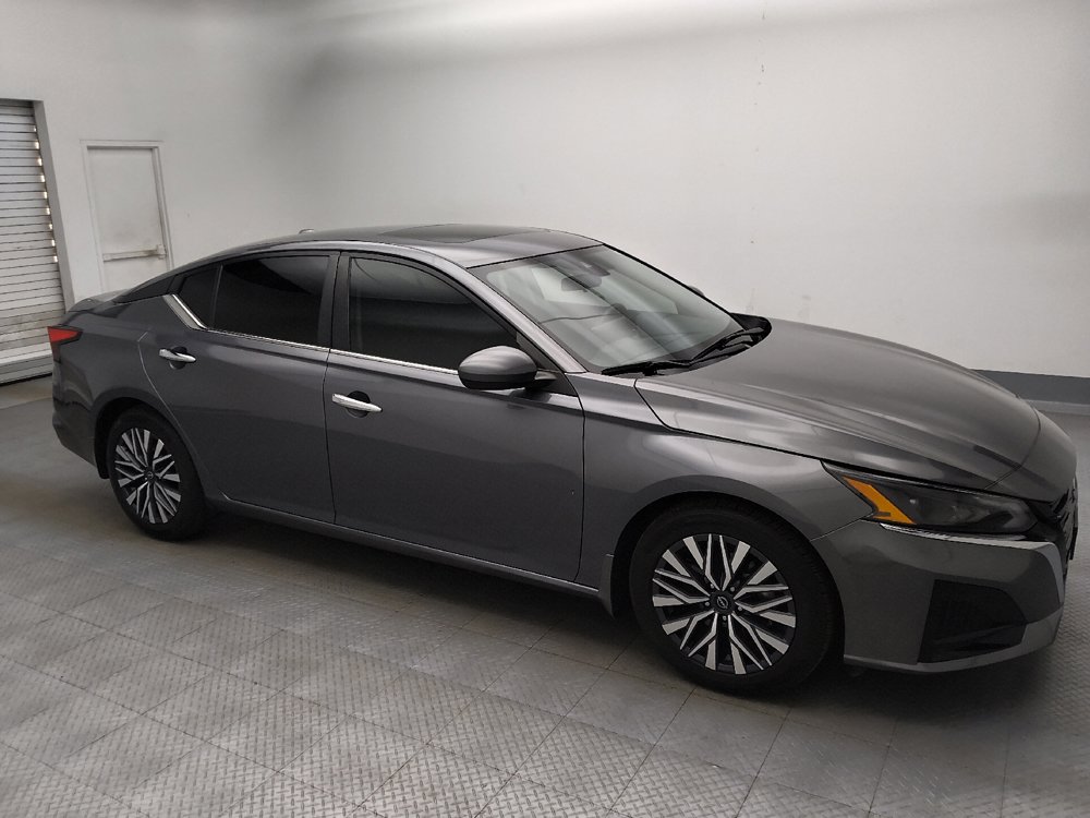 Used 2024 Nissan Altima 2.5 SV w/ SV Premium Package FWD image 11