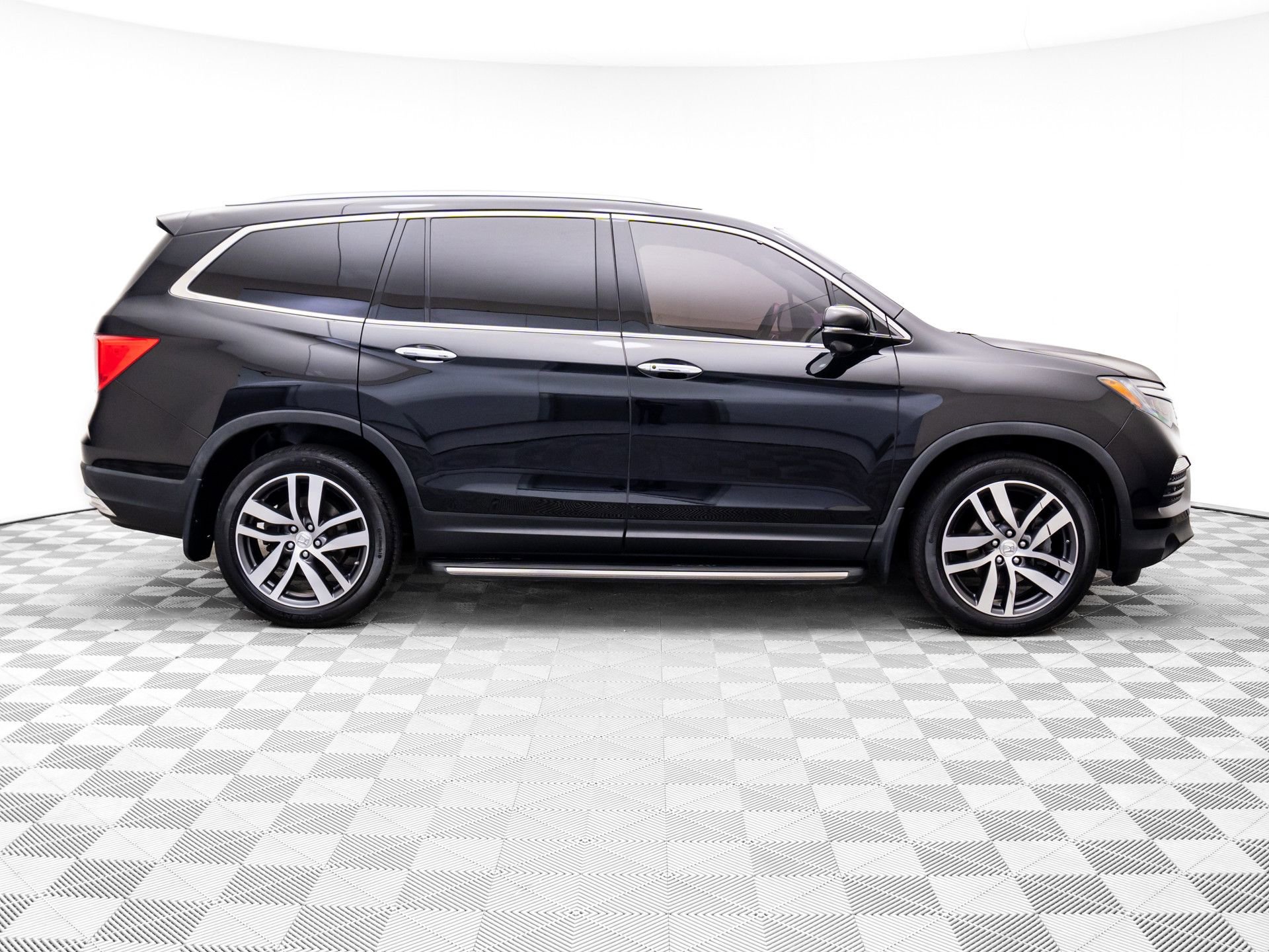 Used 2018 Honda Pilot Touring image 7
