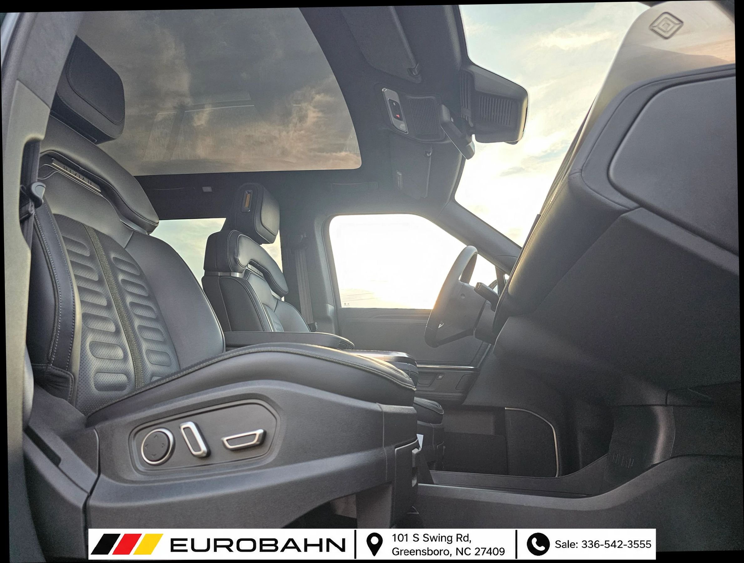Used 2025 Rivian R1S Adventure Dual AWD/4WD image 32