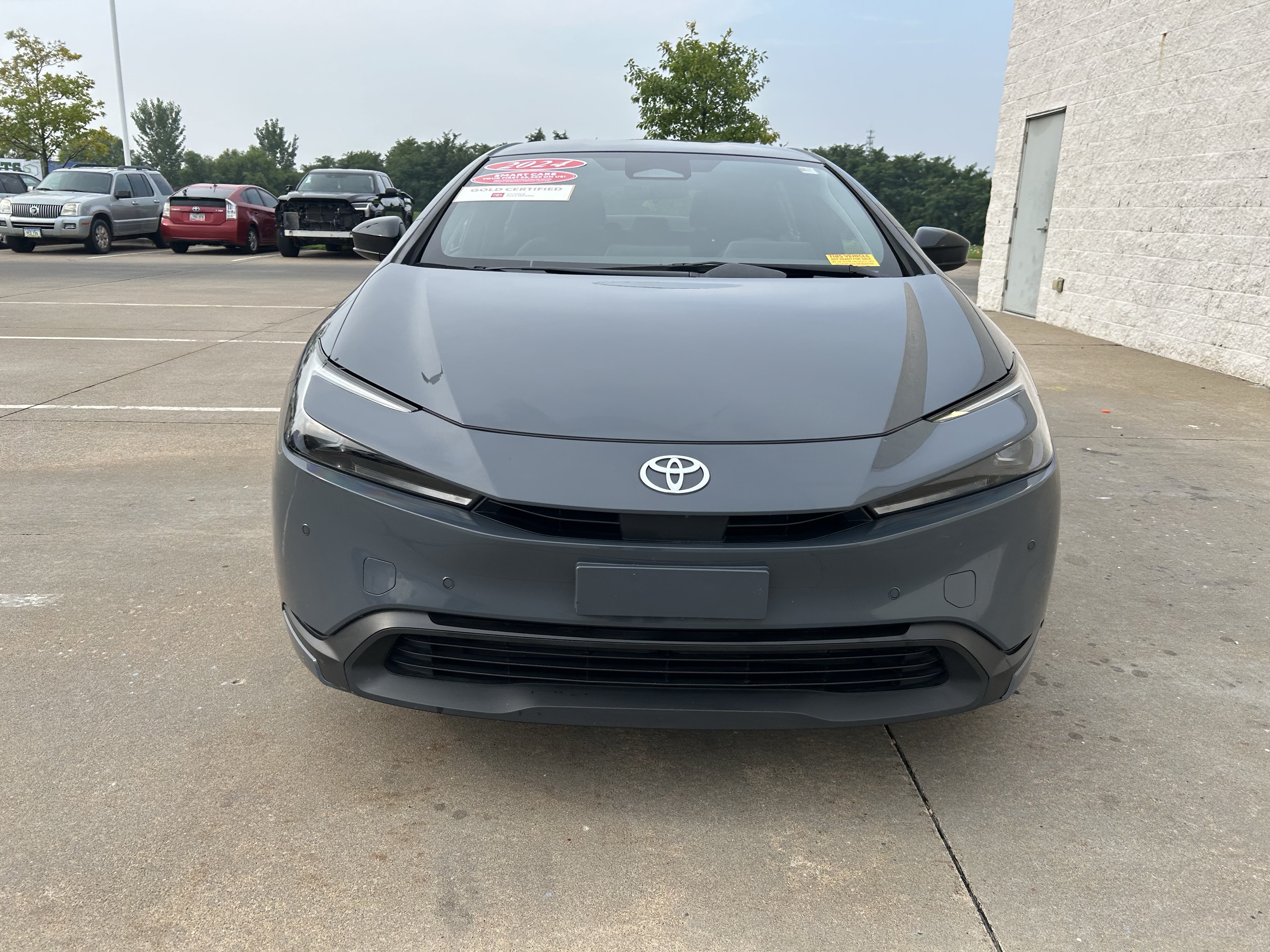 Used 2024 Toyota Prius LE FWD image 2