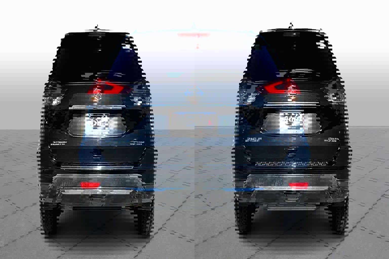 Used 2018 Nissan Rogue SV image 5