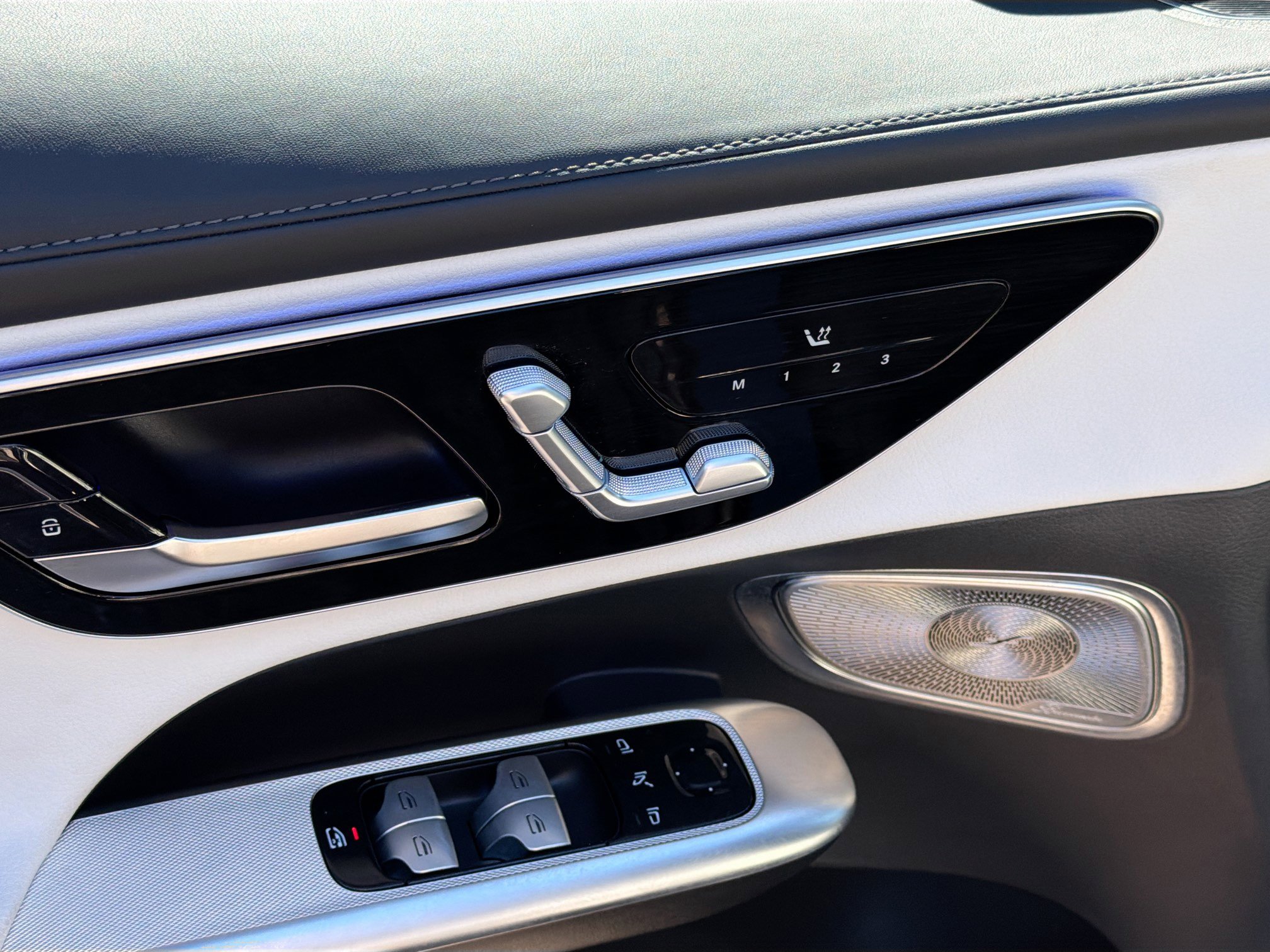 Used 2024 Mercedes-Benz GLC 300 4MATIC image 23