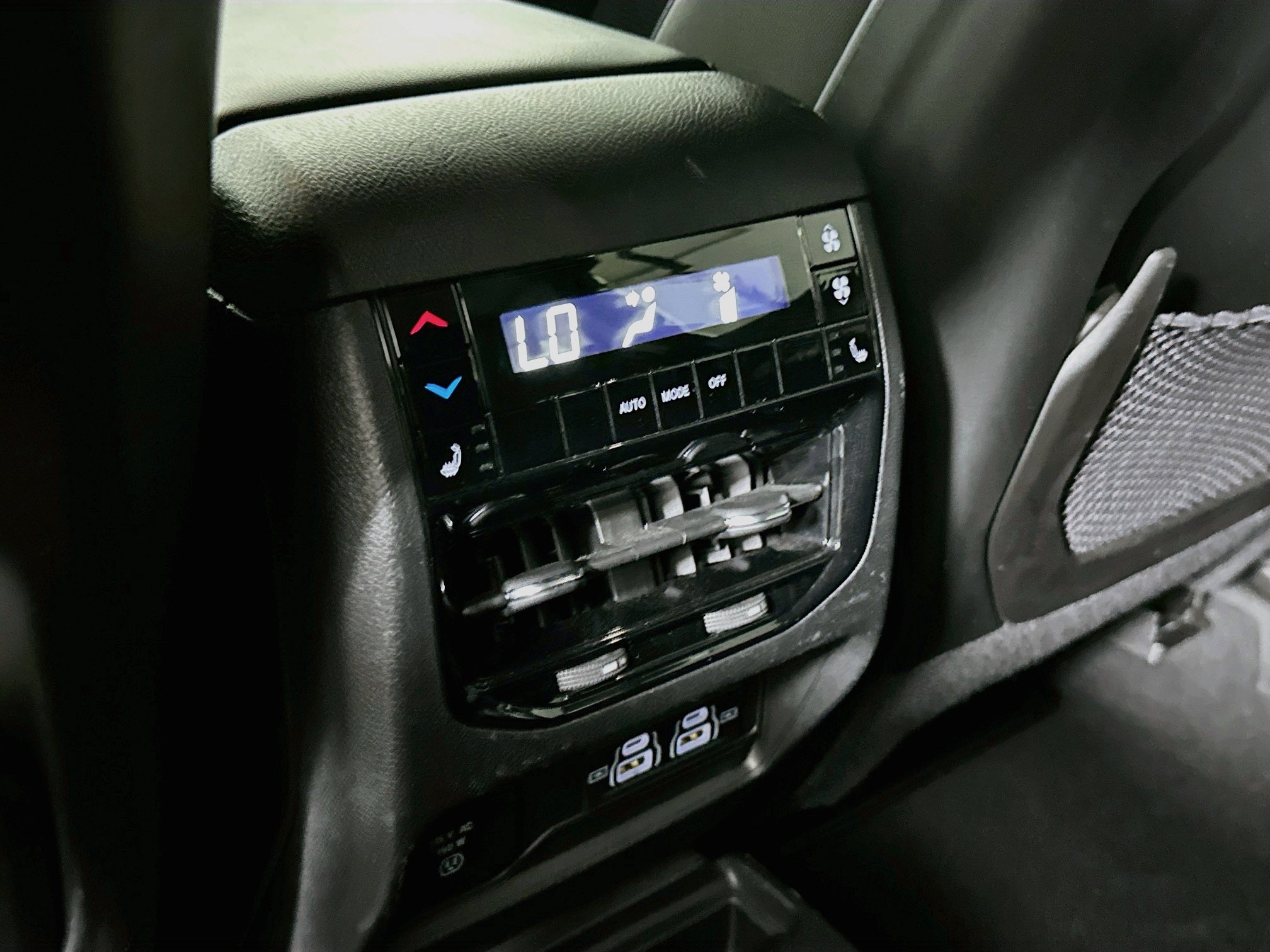 Used 2023 Jeep Grand Cherokee L Limited w/ Luxury Tech Group II AWD/4WD image 27