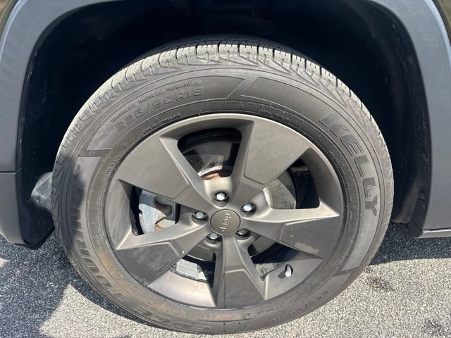 Used 2016 Jeep Cherokee 75th Anniversary AWD/4WD image 5