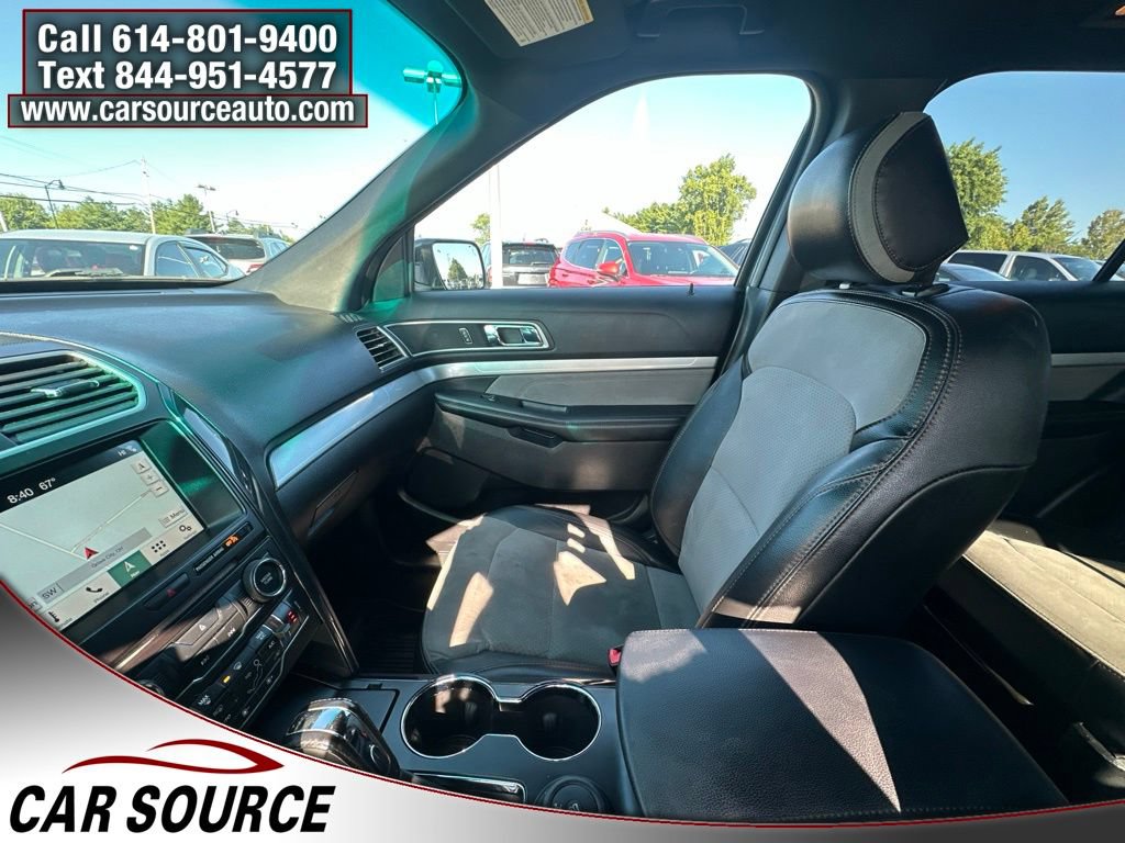 Used 2017 Ford Explorer XLT w/ Equipment Group 202A AWD/4WD image 18