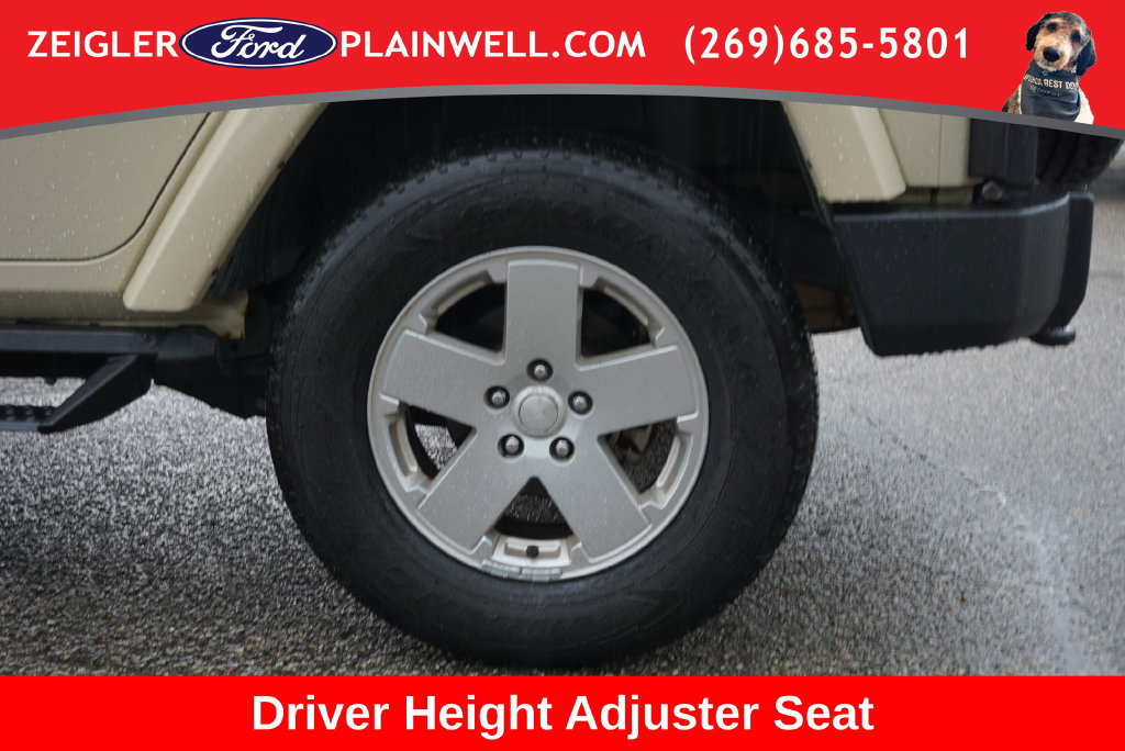 Used 2011 Jeep Wrangler Unlimited Sahara w/ Dual Top Group AWD/4WD image 9