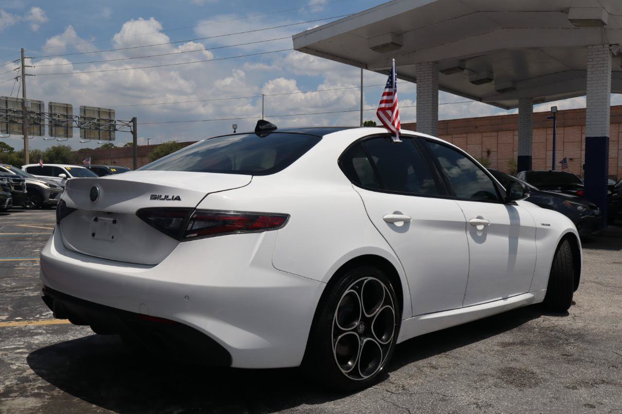 Used 2024 Alfa Romeo Giulia Veloce RWD image 5