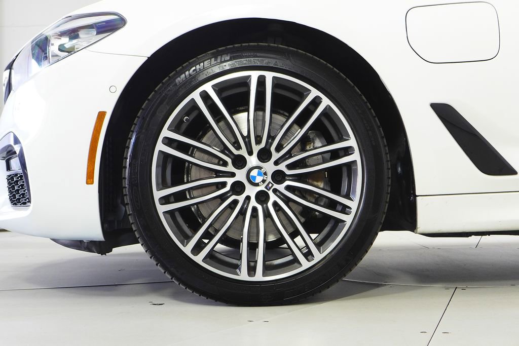 Used 2019 BMW 530e 530e iPerformance w/ M Sport Package image 5