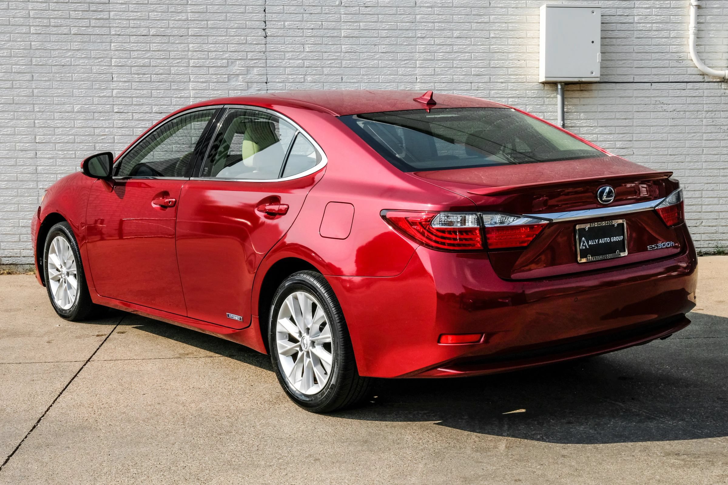 Used 2014 Lexus ES 300h w/ Luxury Package w/Bamboo Trim FWD image 10