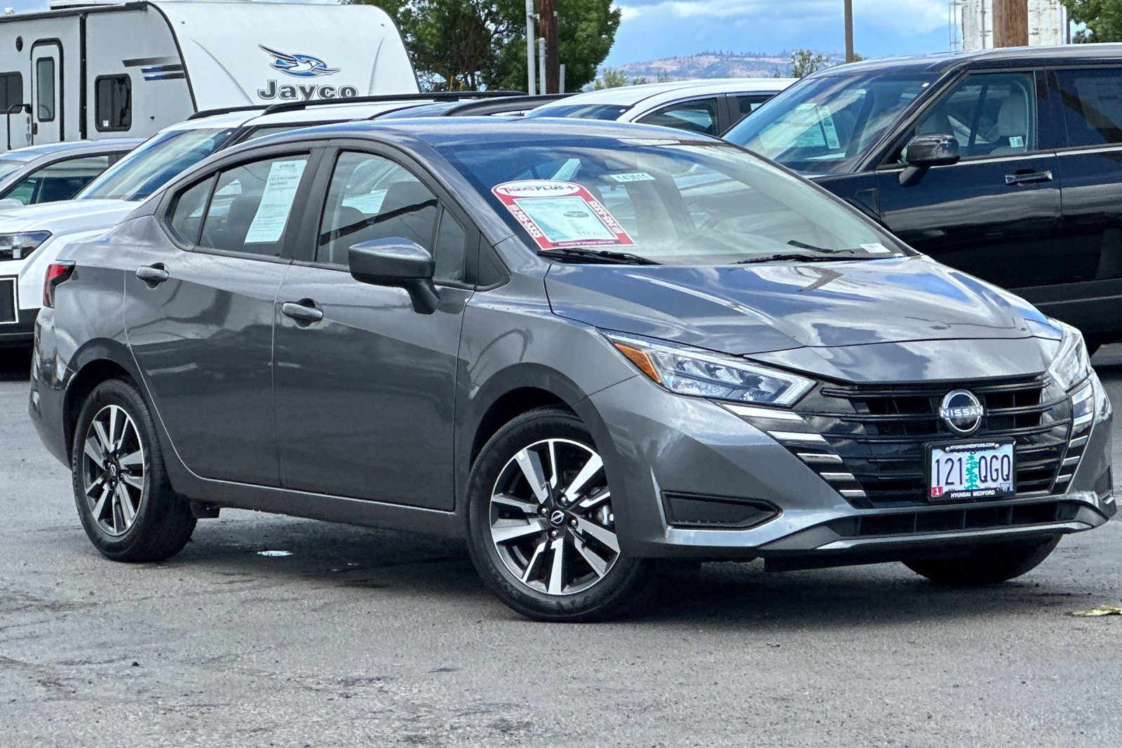 Used 2025 Nissan Versa SV FWD image 2