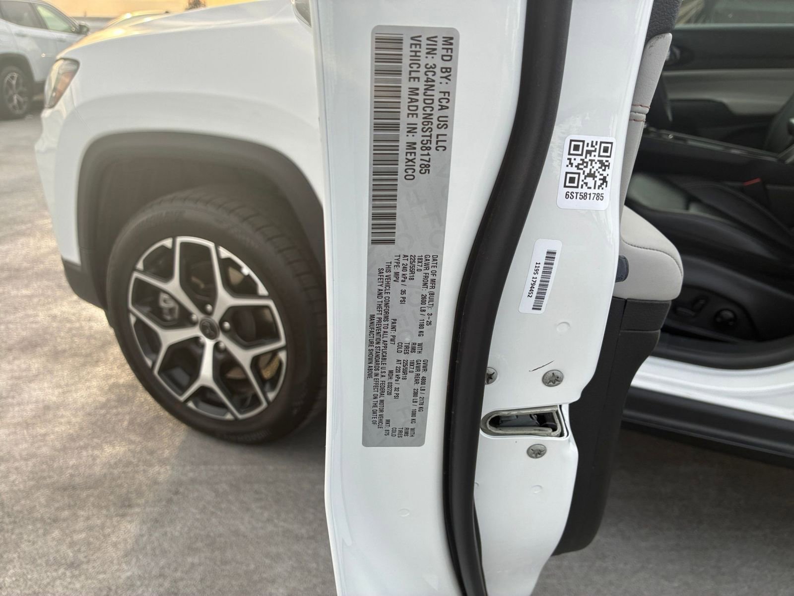 Used 2025 Jeep Compass Limited image 30