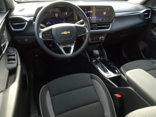 Used 2026 Chevrolet TrailBlazer LT w/ LT Cold Weather Package FWD image 15
