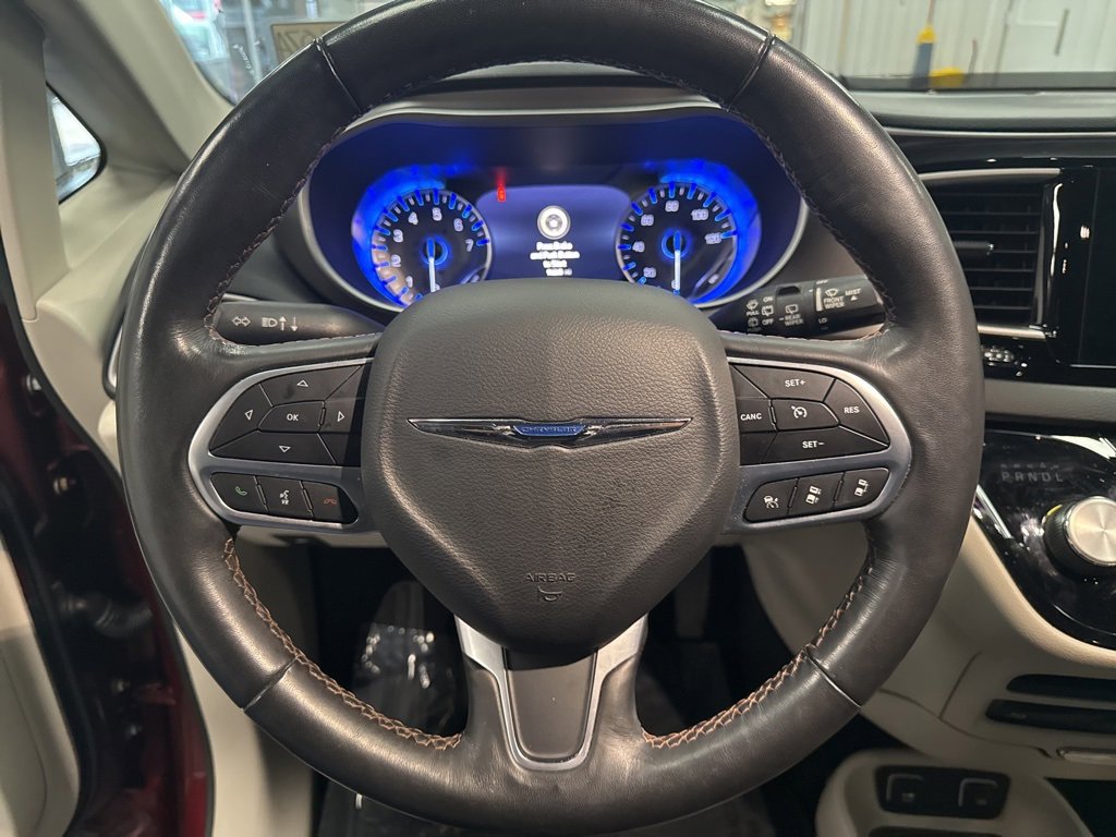 Used 2020 Chrysler Pacifica Touring-L Plus image 16