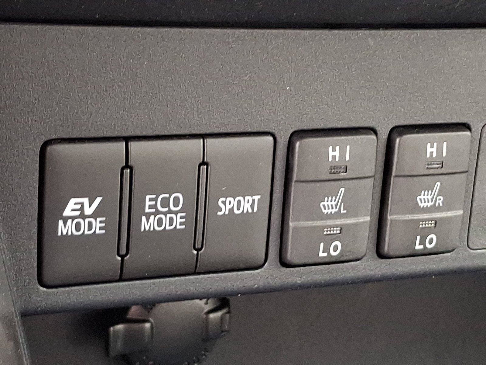 Used 2018 Toyota RAV4 Limited AWD/4WD image 25
