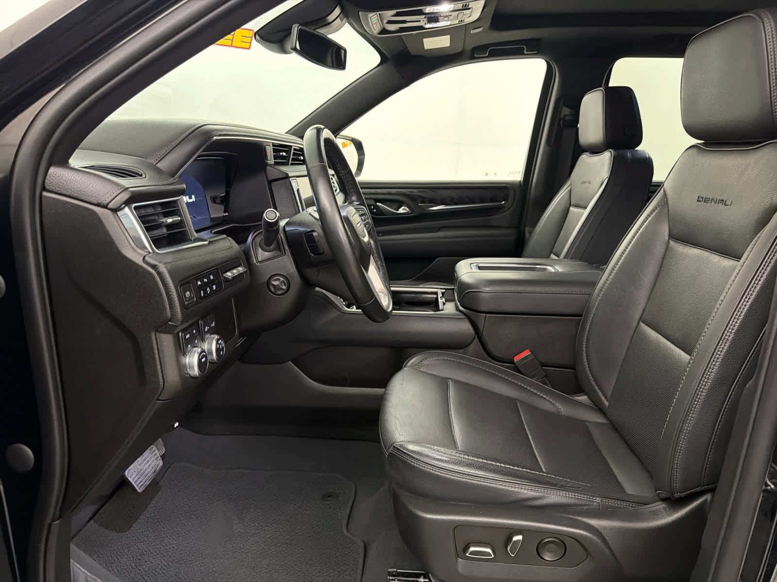 Used 2023 GMC Yukon Denali AWD/4WD image 14