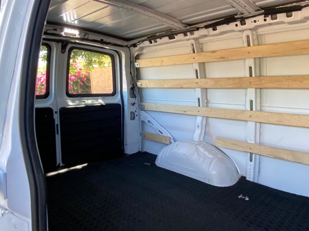 Used 2025 Chevrolet Express 2500 w/ Driver Convenience Package RWD image 16