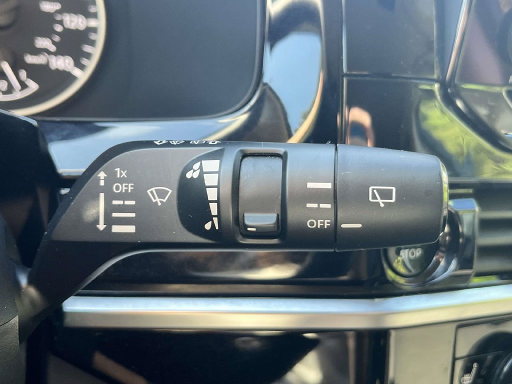 Used 2025 Nissan Pathfinder SV FWD image 23