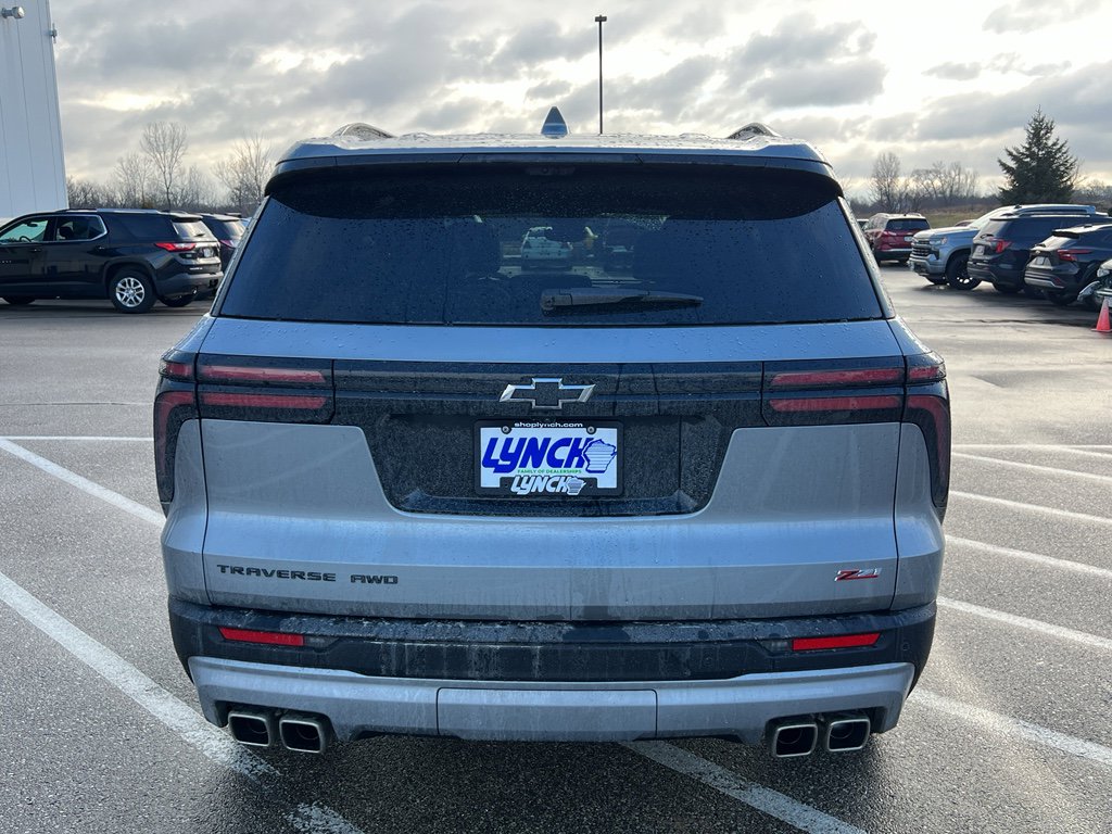 Used 2025 Chevrolet Traverse Z71 image 4