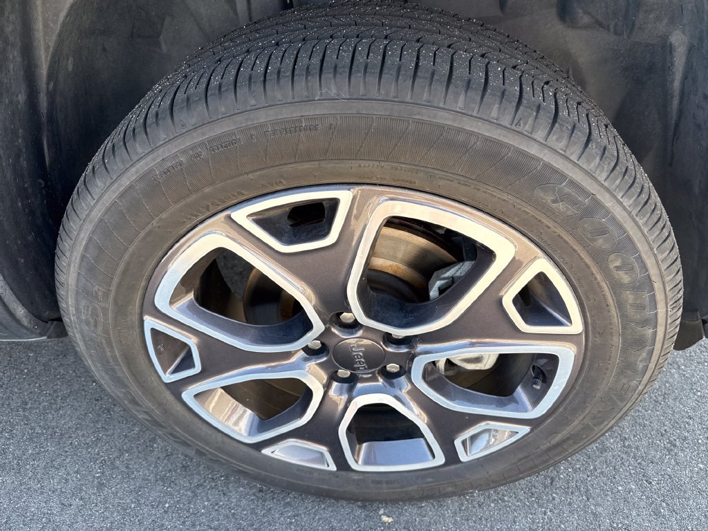 Used 2018 Jeep Renegade Limited w/ UConnect 8.4 Nav Group AWD/4WD image 30