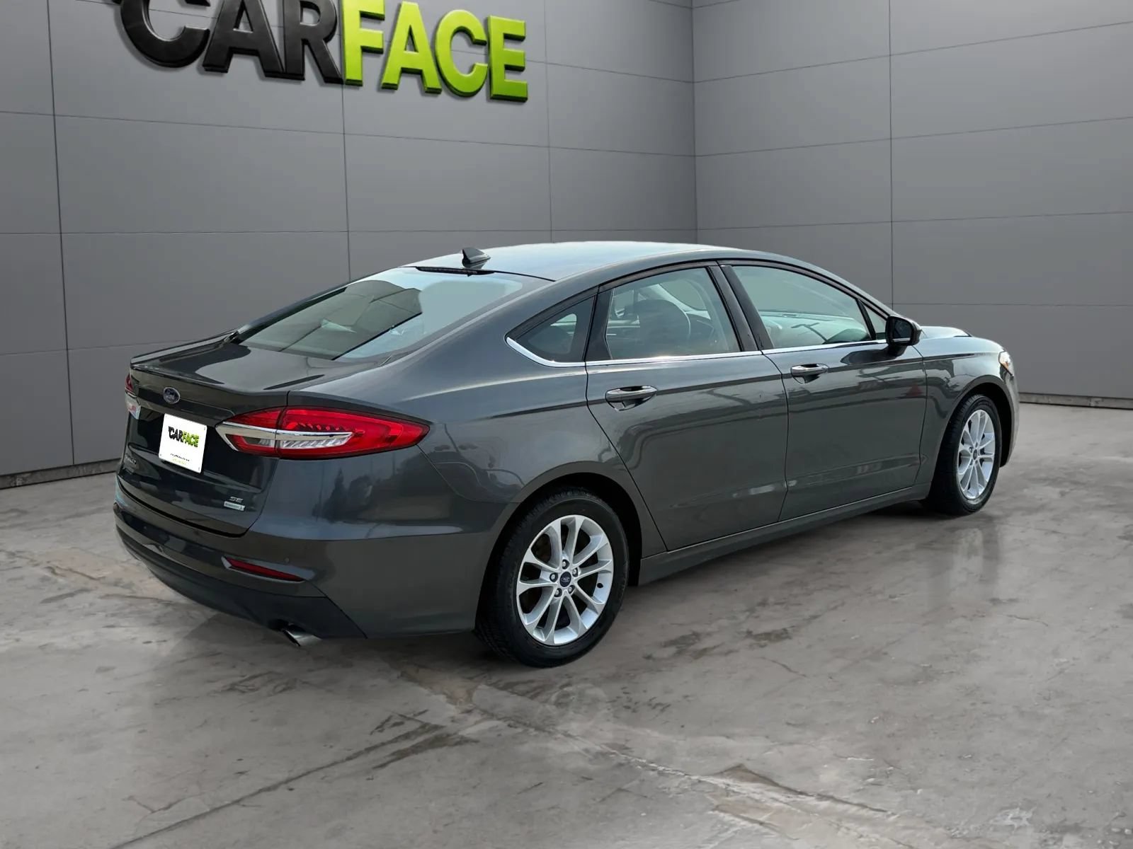 Used 2019 Ford Fusion SE FWD image 13