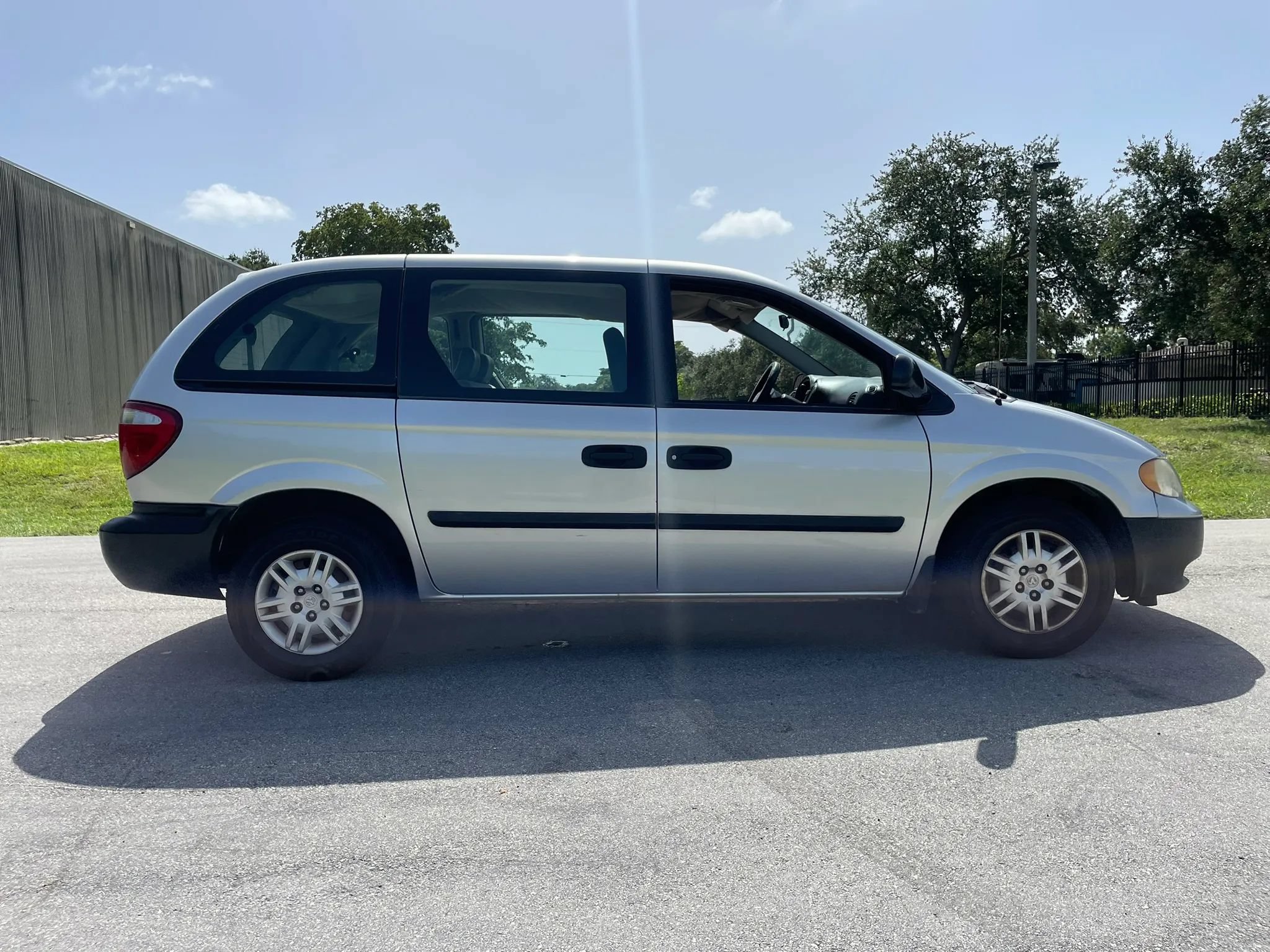 Used 2005 Dodge Caravan SE w/ Popular Equipment Group FWD image 5