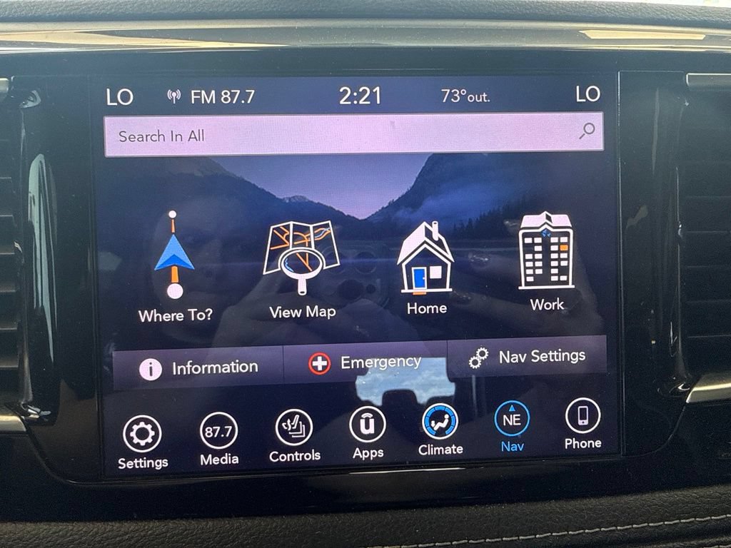 Used 2019 Chrysler Pacifica Limited w/ Advanced Safetytec Group FWD image 24