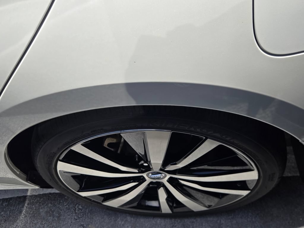 Used 2021 Nissan Altima 2.5 SR FWD image 6