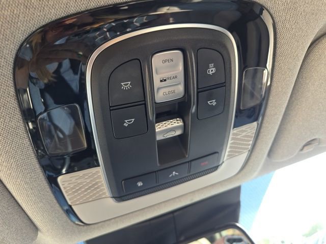 Used 2021 Hyundai Palisade Limited w/ Winter Package image 36