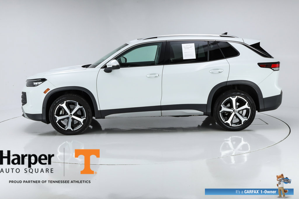 New 2025 Volkswagen Tiguan SE w/ Panoramic Sunroof Package AWD/4WD image 2