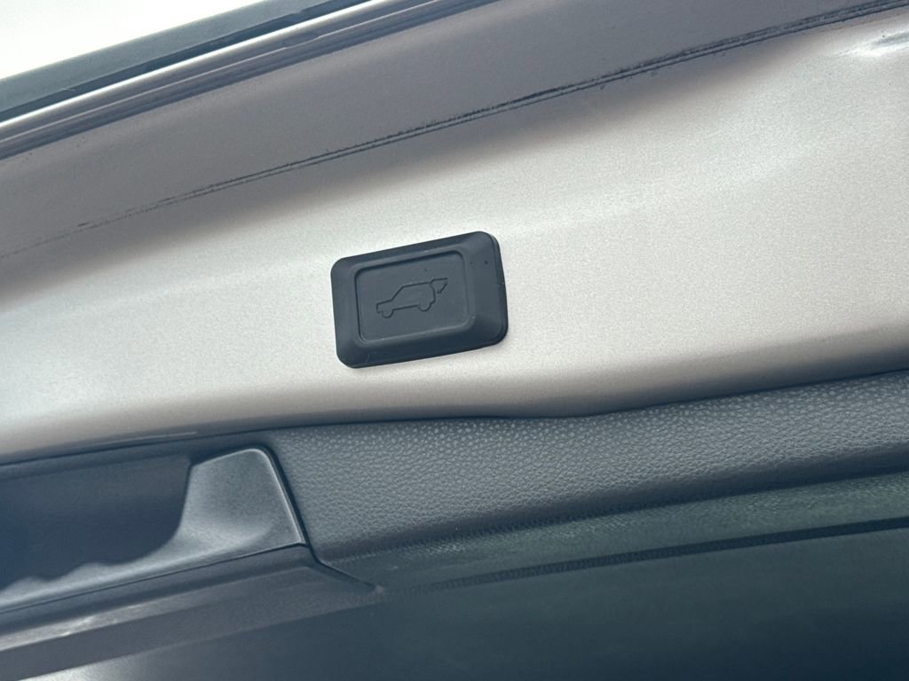 Used 2023 Toyota RAV4 XLE Premium image 8