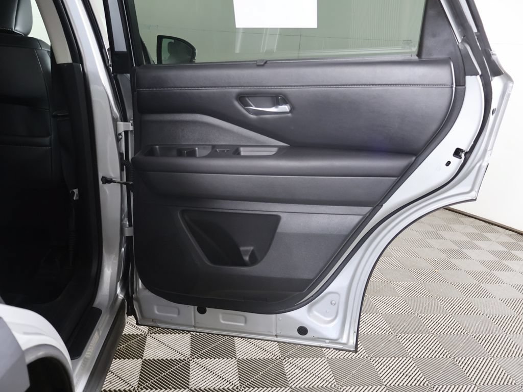 Used 2023 Nissan Pathfinder SL AWD/4WD image 26
