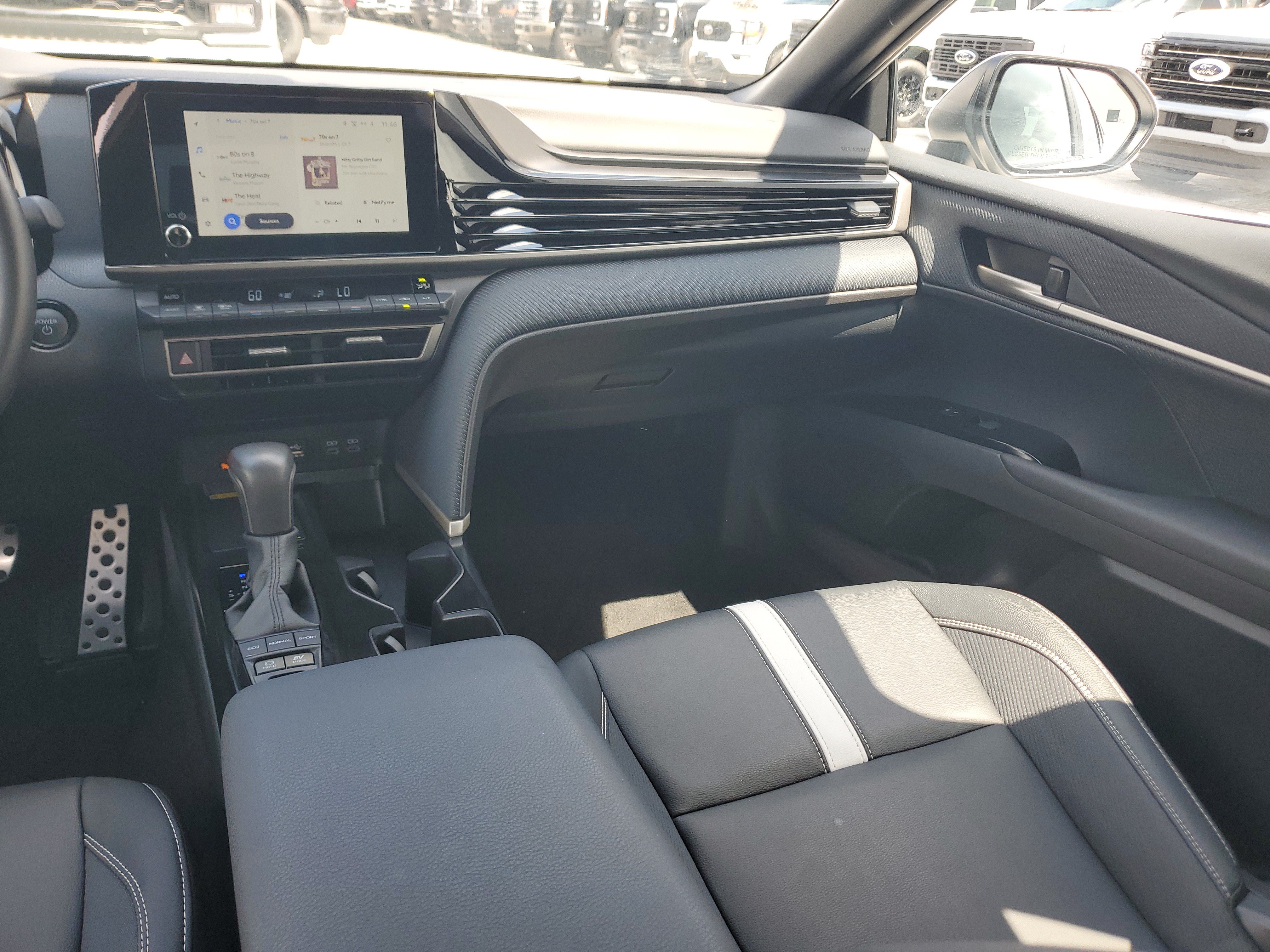Used 2025 Toyota Camry SE FWD image 15
