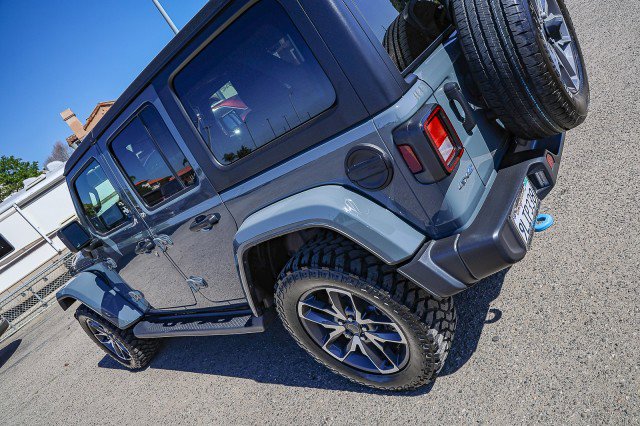 Used 2024 Jeep Wrangler Sport S w/ Convenience Group AWD/4WD image 8