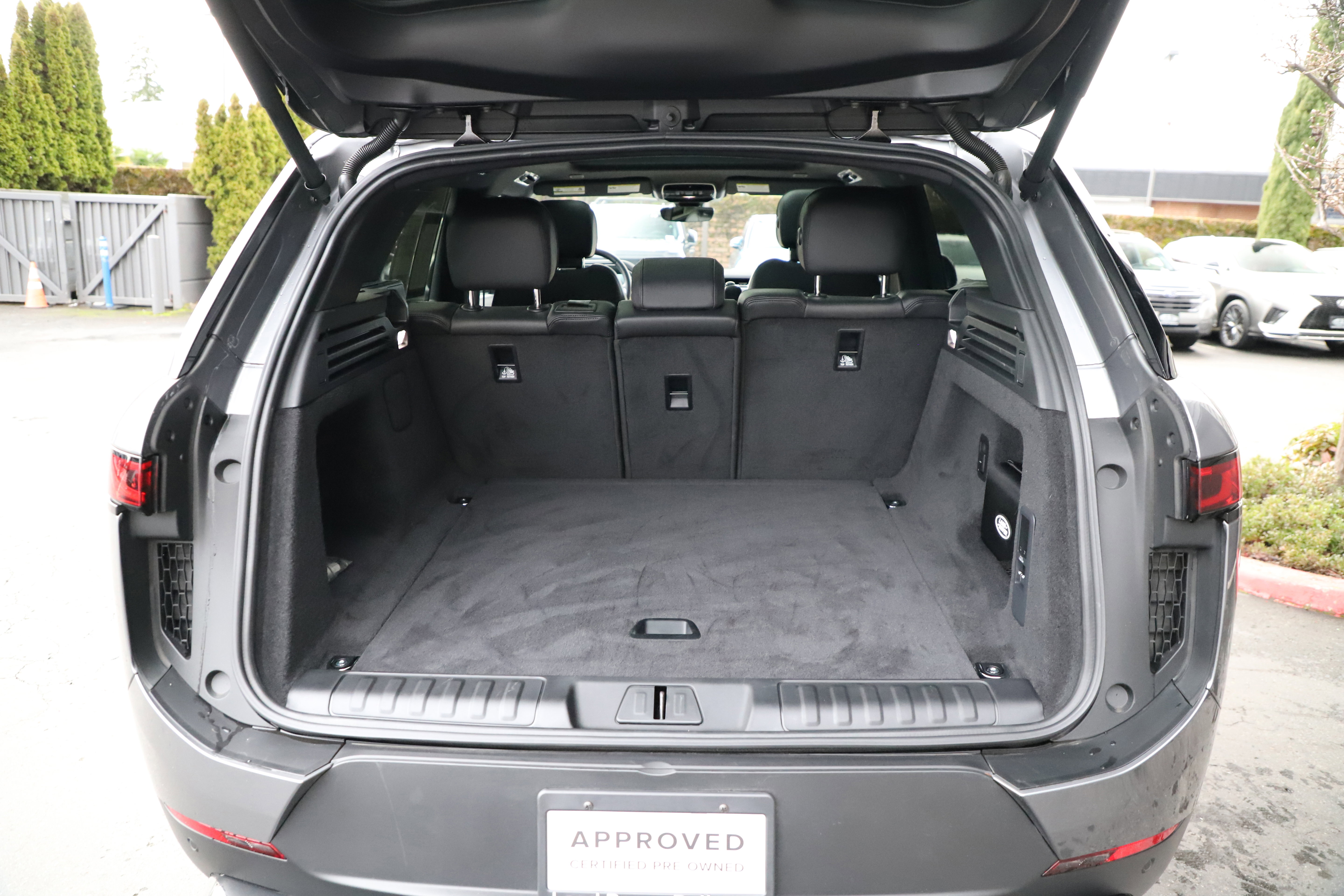 Certified 2025 Land Rover Range Rover Sport image 14