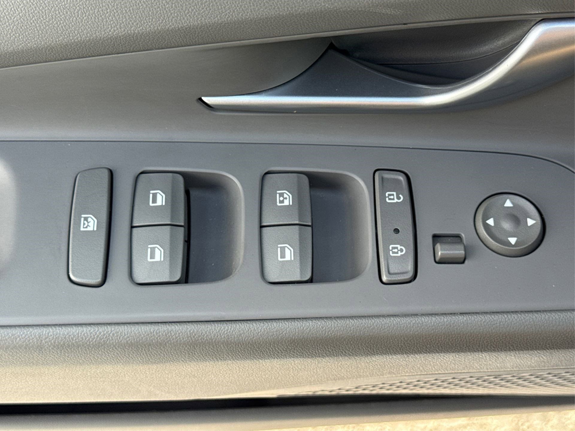 Used 2023 Hyundai Elantra SEL w/ Cargo Package image 37