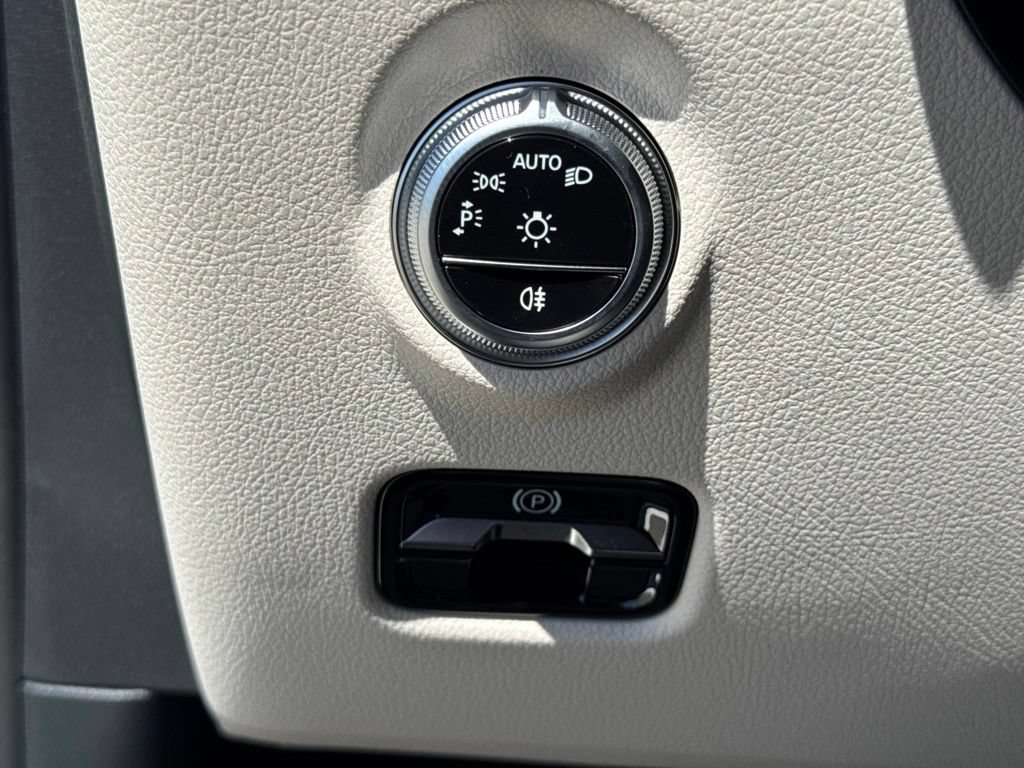 New 2026 Mercedes-Benz C 300 Sedan image 23