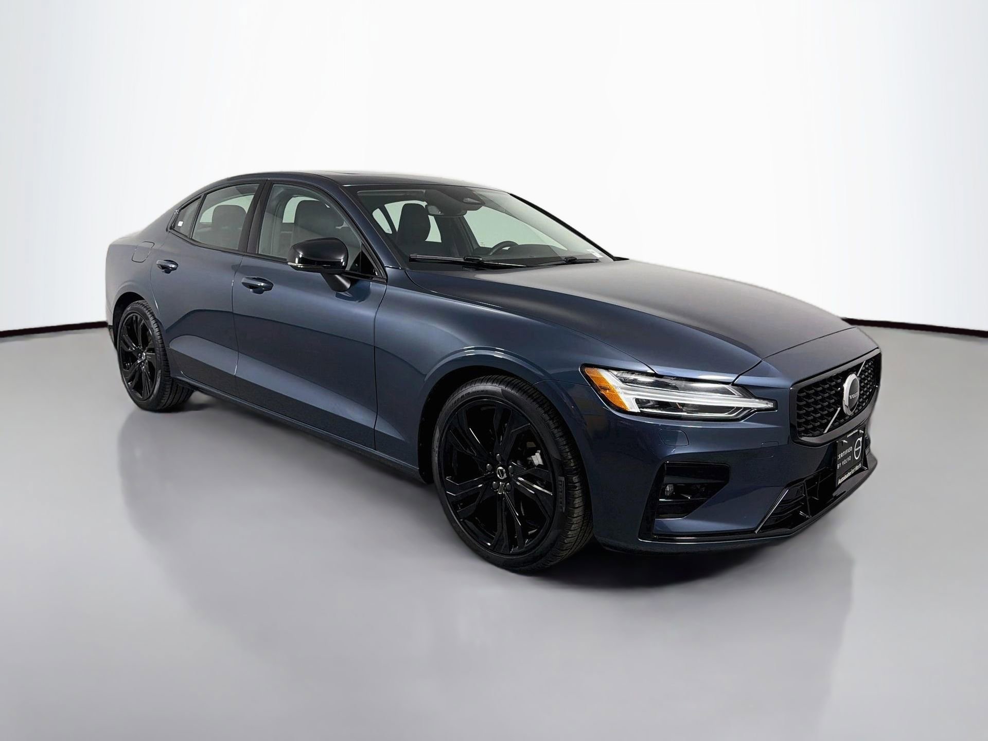Certified 2025 Volvo S60 B5 Core AWD/4WD image 3